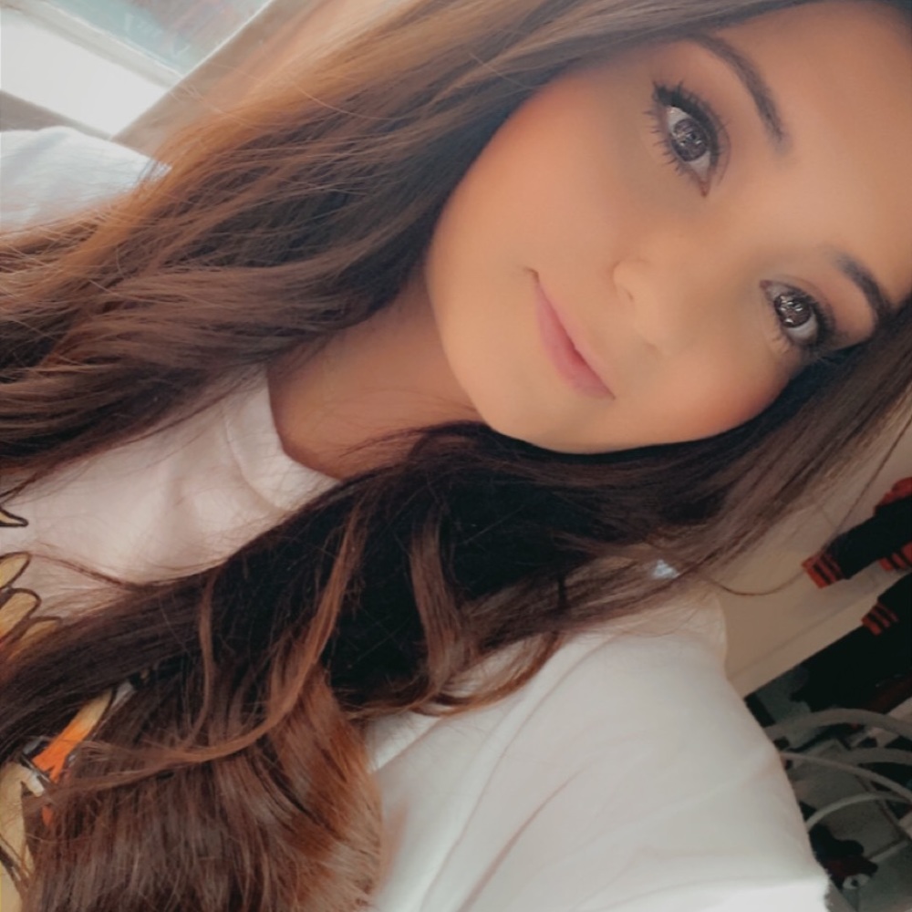 Meet your Posher, Davina